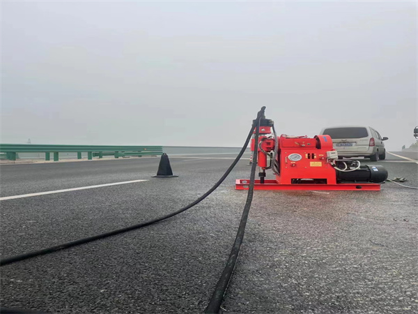 岳阳楼马路路基路面开裂下沉注浆加固灌浆